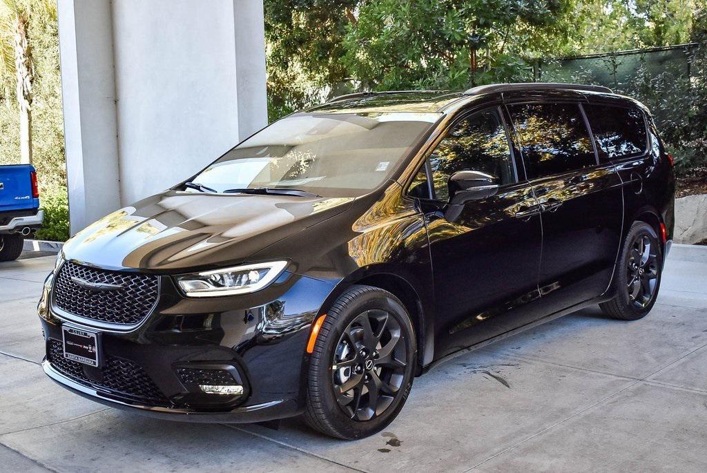 new 2026 Chrysler Pacifica car, priced at $51,945