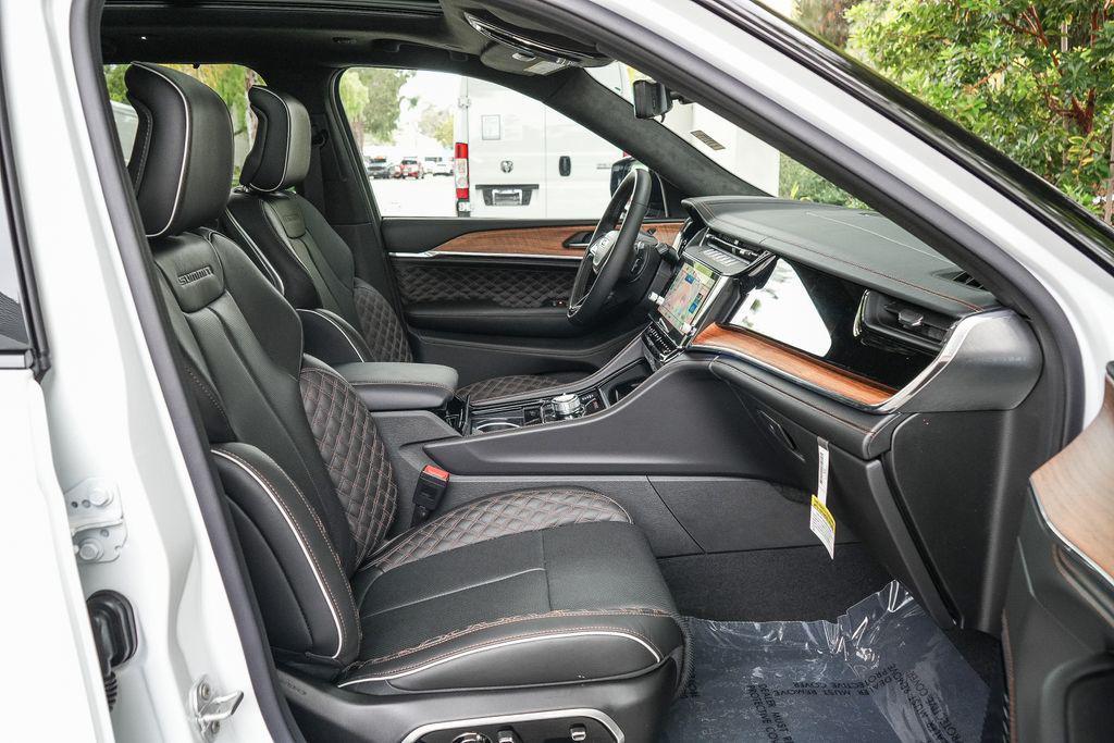 new 2026 Jeep Grand Cherokee car, priced at $60,544