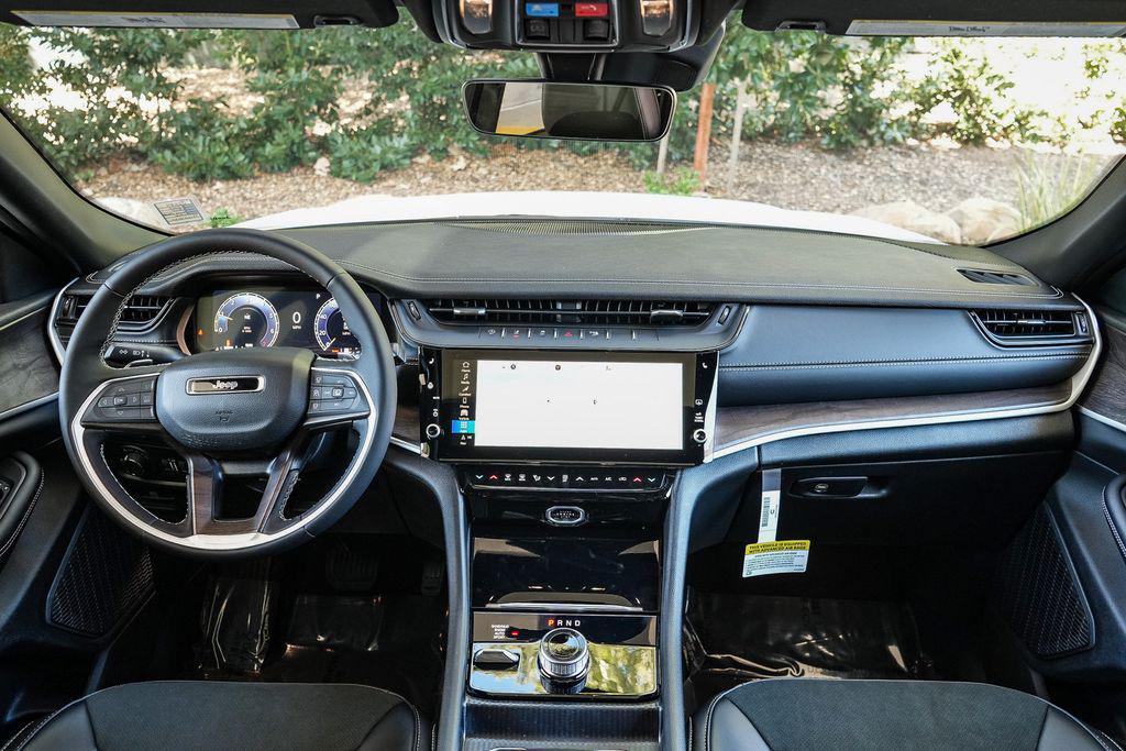 new 2026 Jeep Grand Cherokee car, priced at $43,570