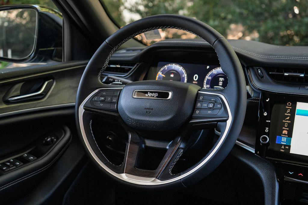 new 2026 Jeep Grand Cherokee car, priced at $43,570