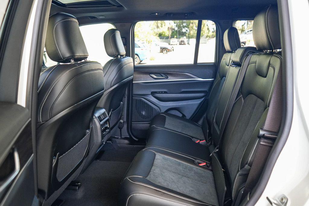 new 2026 Jeep Grand Cherokee car, priced at $43,570