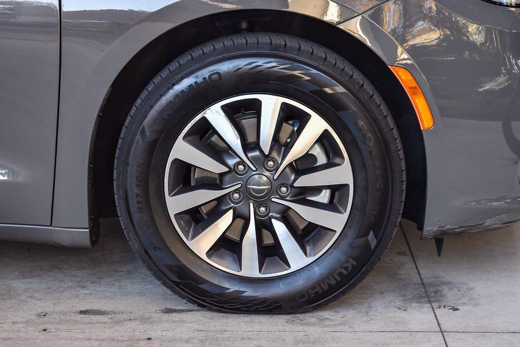 used 2022 Chrysler Pacifica Hybrid car, priced at $27,995