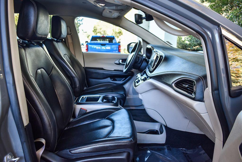 used 2022 Chrysler Pacifica Hybrid car, priced at $27,995