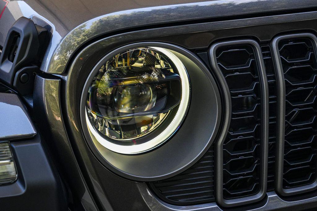 new 2026 Jeep Gladiator car, priced at $60,425