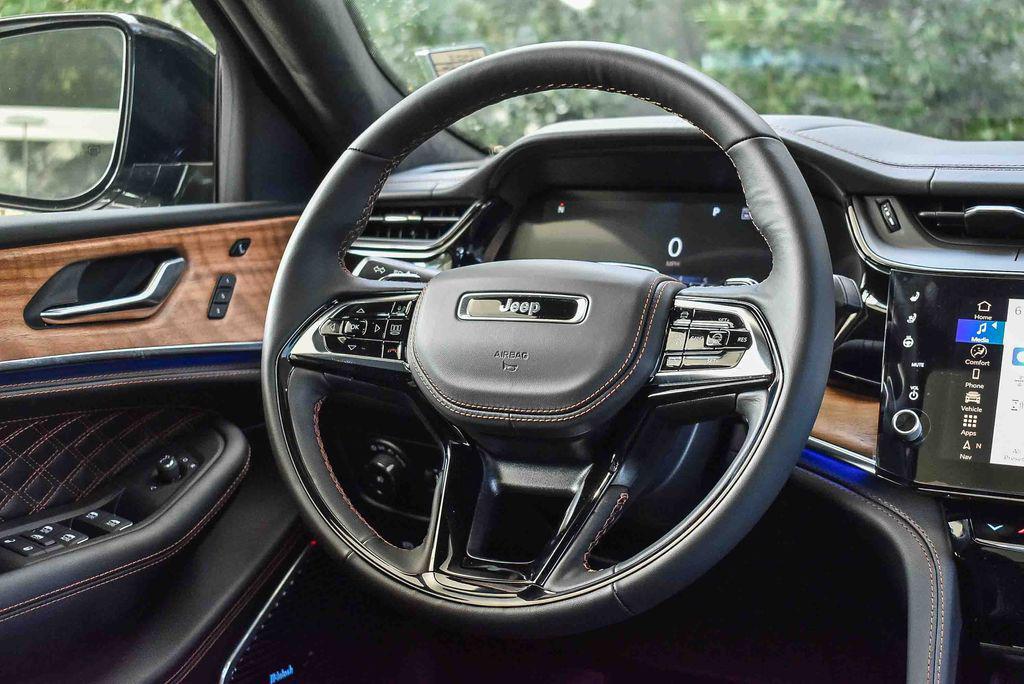 new 2026 Jeep Grand Cherokee car, priced at $64,000