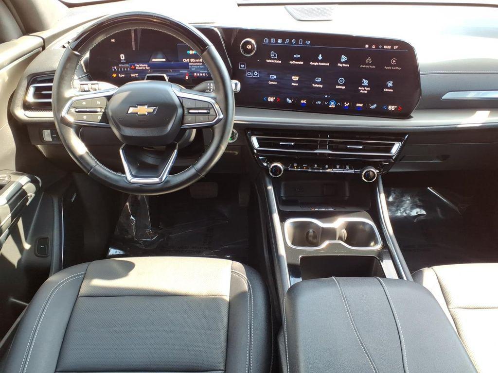 used 2025 Chevrolet Traverse car, priced at $38,980