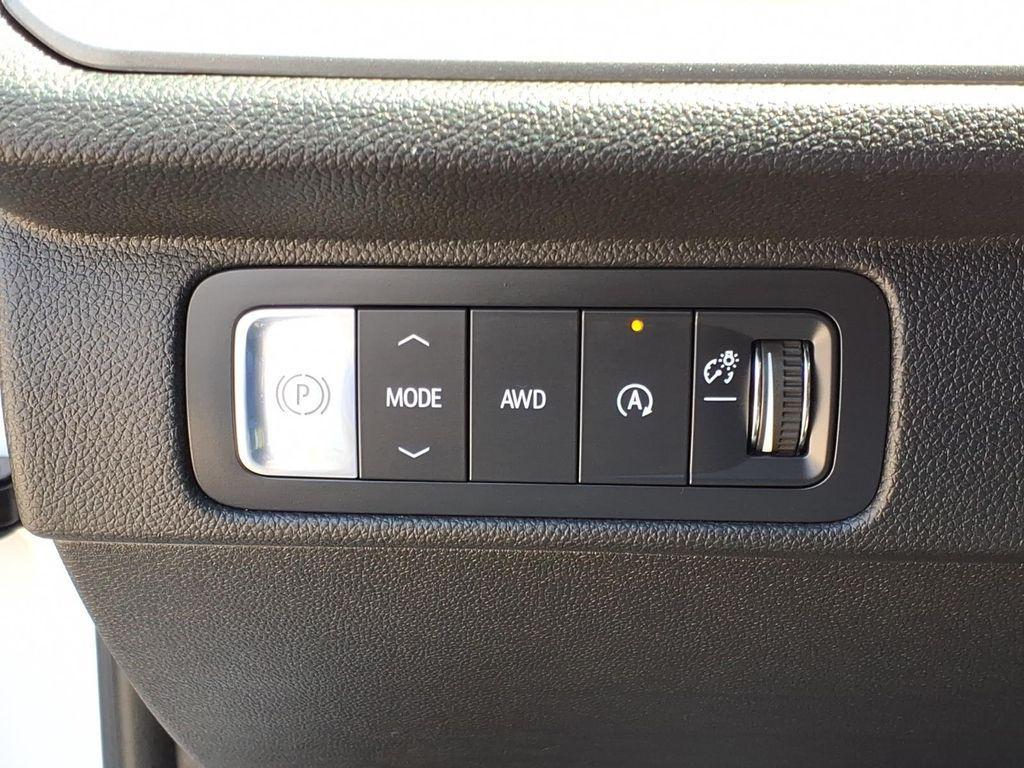 used 2025 Chevrolet Traverse car, priced at $38,980