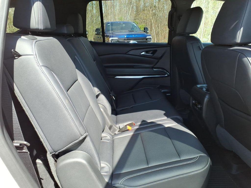 used 2025 Chevrolet Traverse car, priced at $38,980