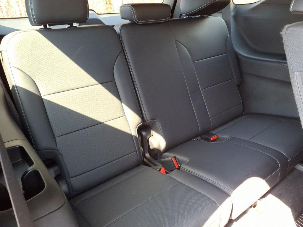 used 2025 Chevrolet Traverse car, priced at $38,980