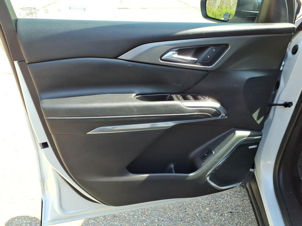 used 2025 Chevrolet Traverse car, priced at $38,980
