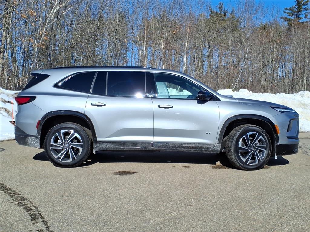 used 2025 Buick Enclave car, priced at $41,327