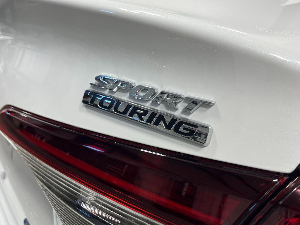 new 2026 Honda Civic Hybrid car, priced at $32,683