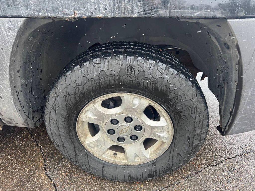 used 2003 Chevrolet Avalanche car, priced at $2,999
