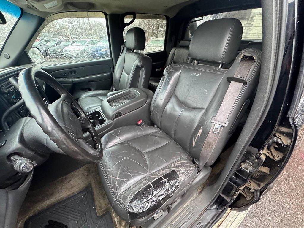 used 2003 Chevrolet Avalanche car, priced at $2,999