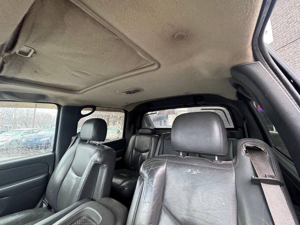 used 2003 Chevrolet Avalanche car, priced at $2,999