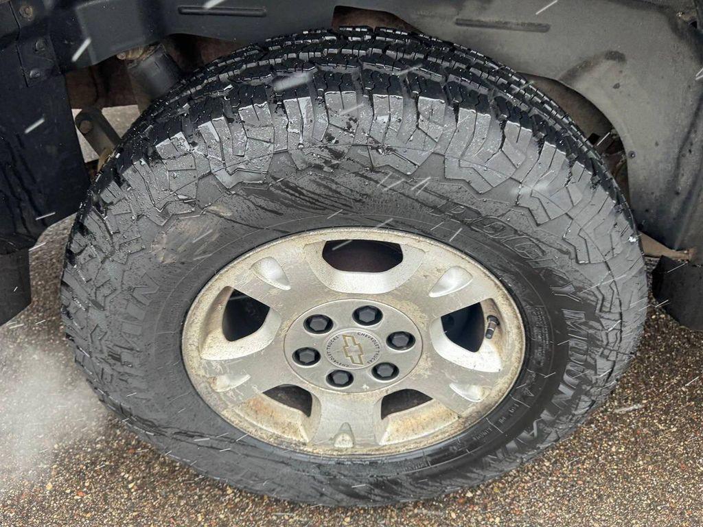 used 2003 Chevrolet Avalanche car, priced at $2,999