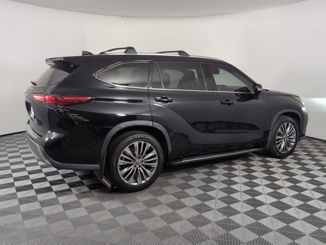 used 2021 Toyota Highlander car, priced at $30,997