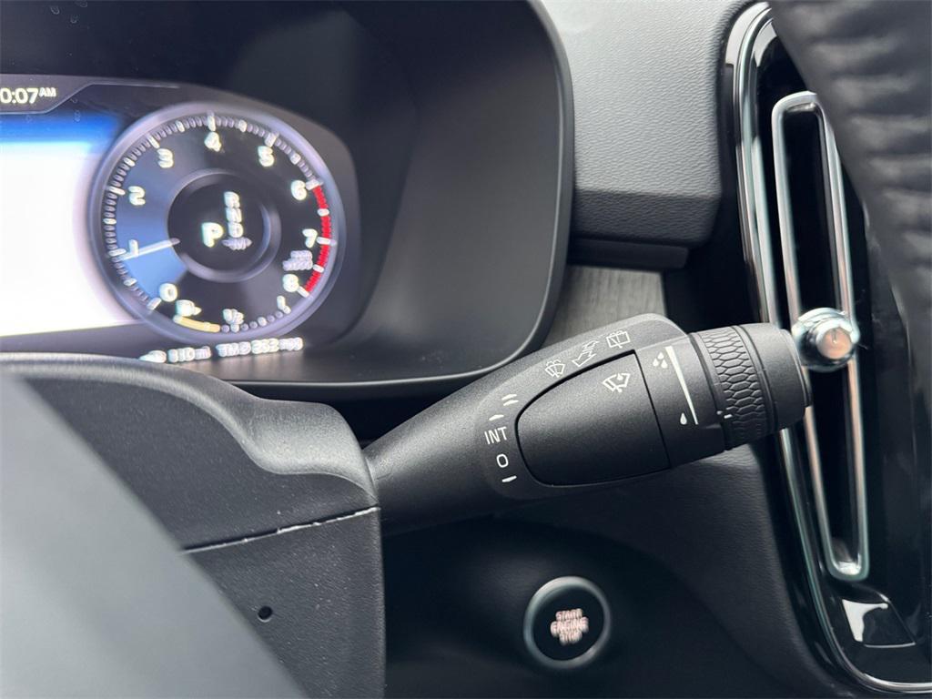 used 2021 Volvo XC40 car, priced at $24,995