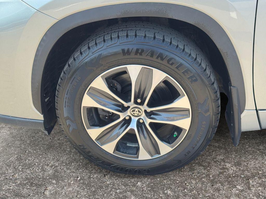 used 2020 Toyota Highlander car, priced at $26,195