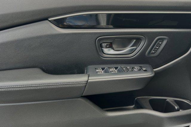 new 2025 Honda Pilot car, priced at $44,995