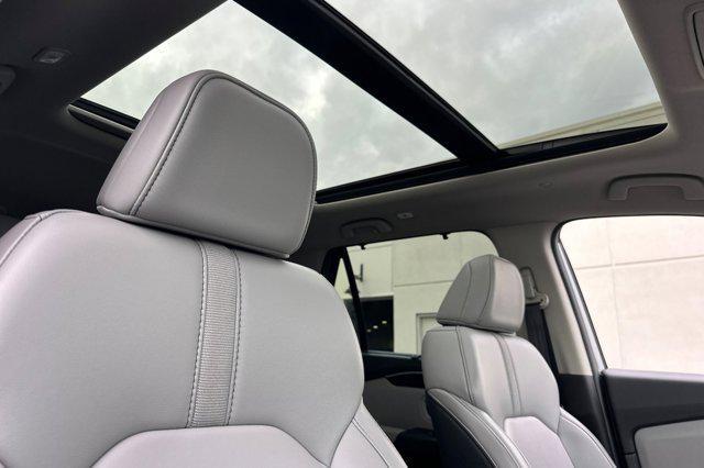 used 2025 Honda Pilot car, priced at $38,488