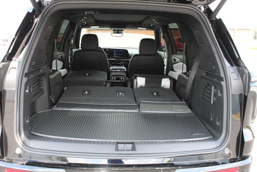 used 2025 Chevrolet Traverse car, priced at $50,973