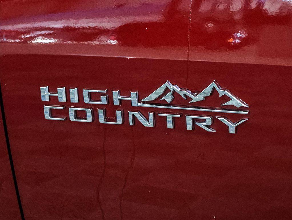 used 2023 Chevrolet Traverse car, priced at $33,266