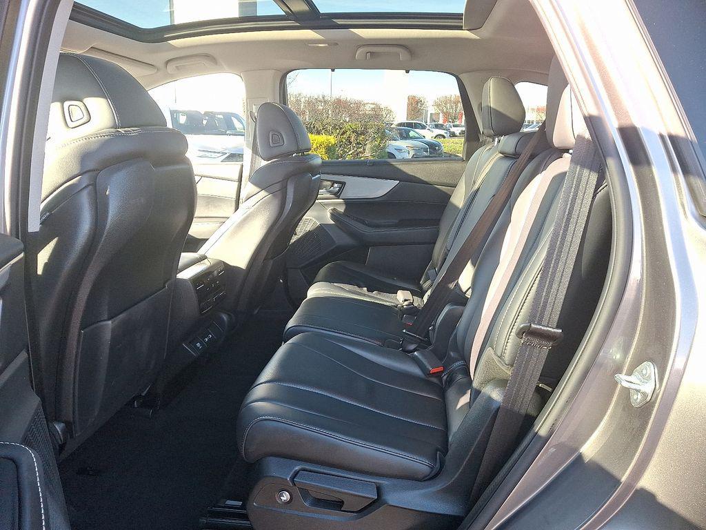 used 2023 Acura MDX car, priced at $39,900