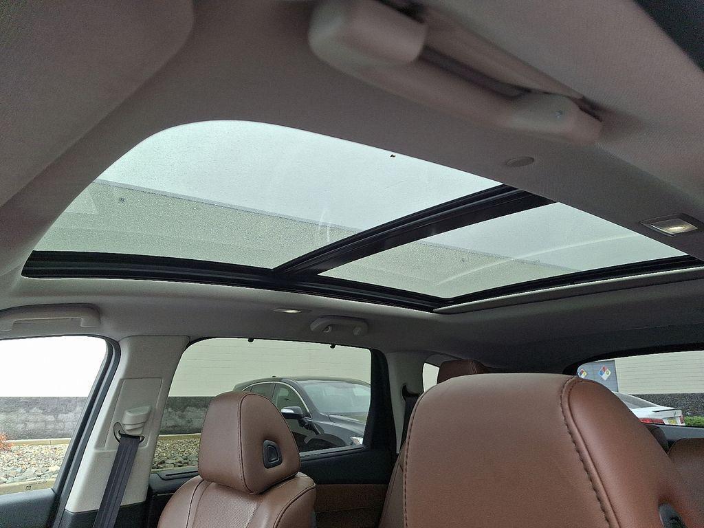 used 2024 Acura MDX car, priced at $37,000