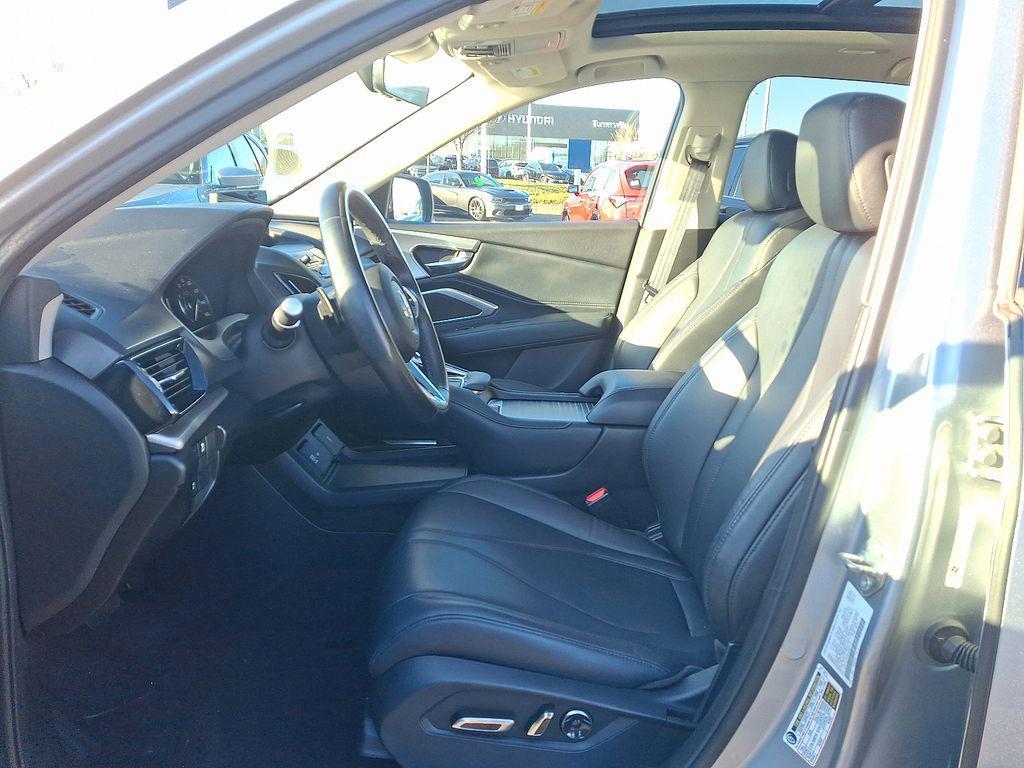 used 2020 Acura RDX car, priced at $28,000