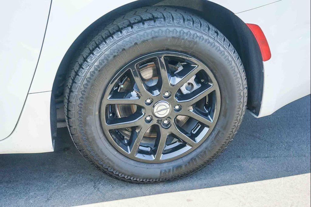 used 2024 Chrysler Pacifica car, priced at $22,076