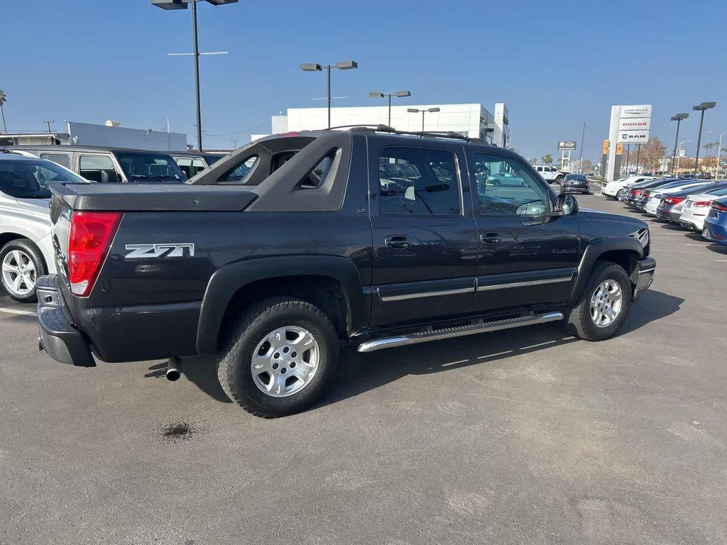used 2005 Chevrolet Avalanche car, priced at $10,500