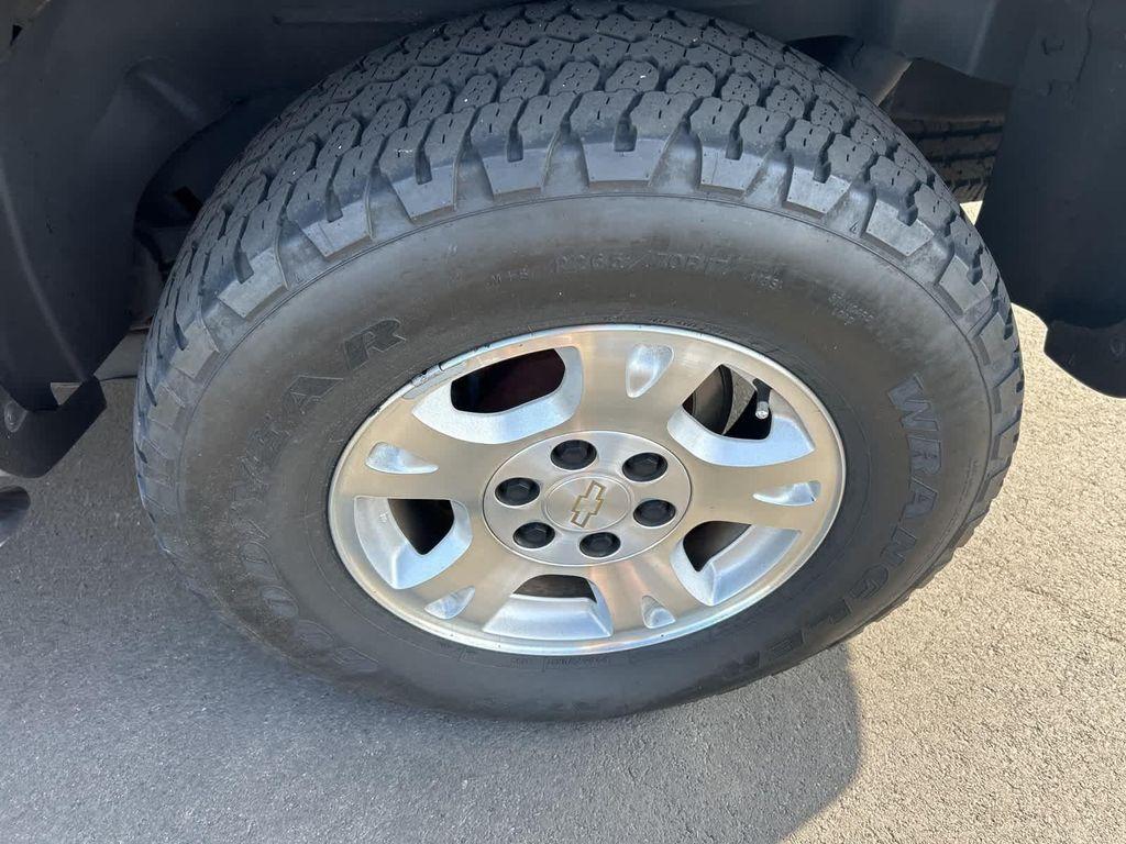 used 2005 Chevrolet Avalanche car, priced at $10,500