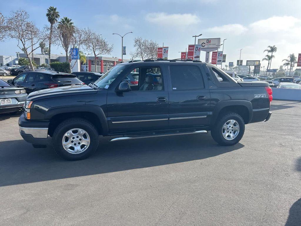 used 2005 Chevrolet Avalanche car, priced at $10,500
