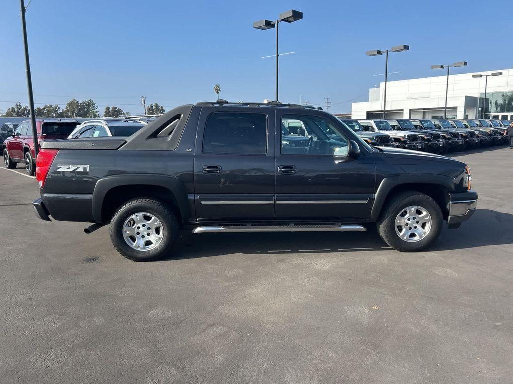 used 2005 Chevrolet Avalanche car, priced at $10,500