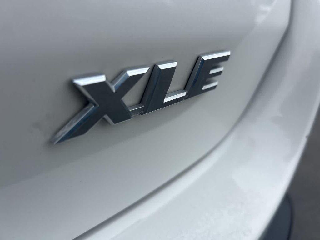 used 2018 Toyota Highlander car, priced at $21,600