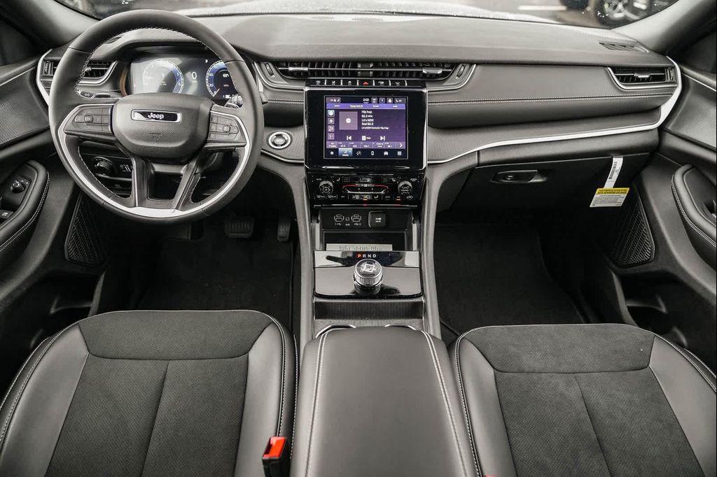 new 2025 Jeep Grand Cherokee L car, priced at $37,113