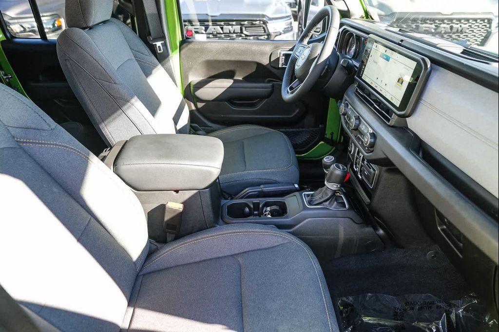 used 2025 Jeep Gladiator car, priced at $37,232