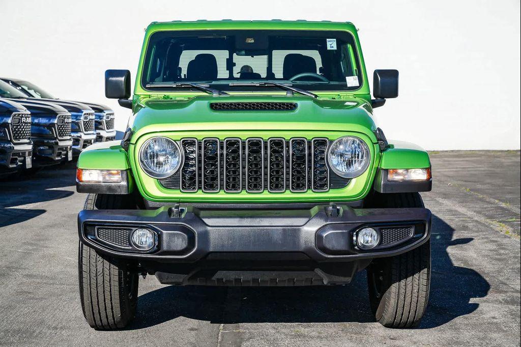 used 2025 Jeep Gladiator car, priced at $37,232