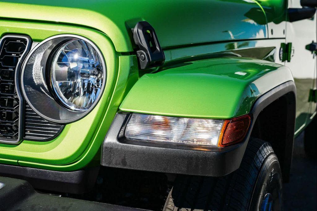 used 2025 Jeep Gladiator car, priced at $37,232