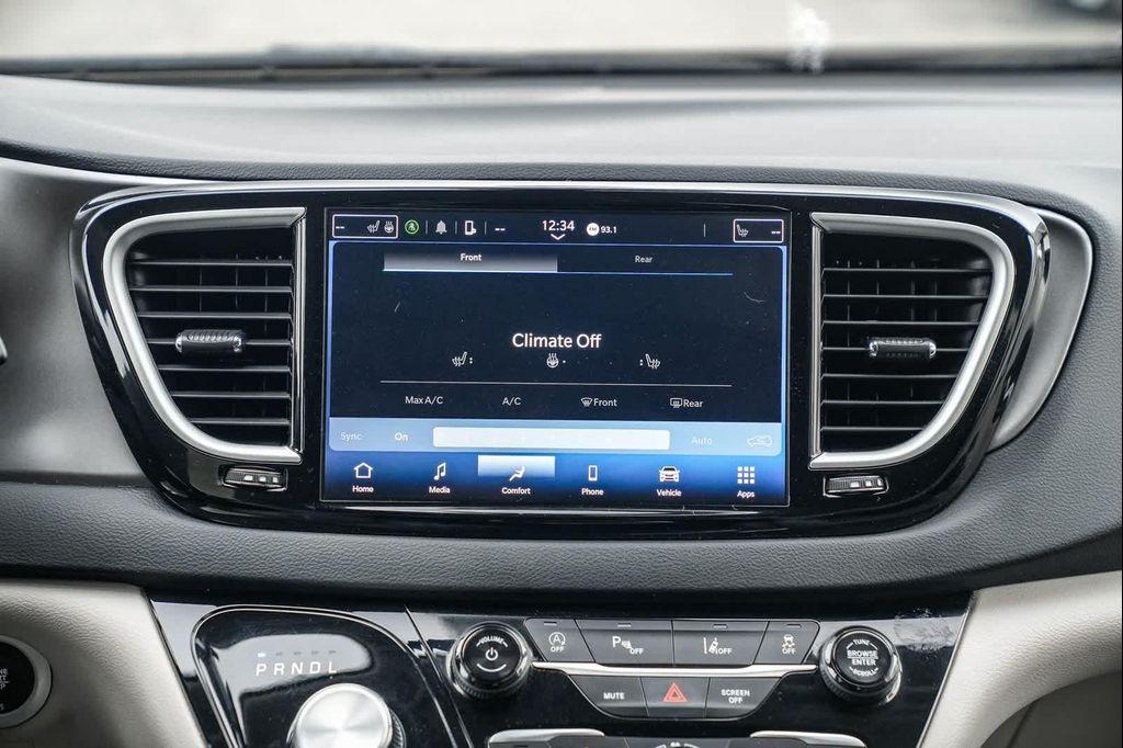 used 2024 Chrysler Pacifica car, priced at $27,443