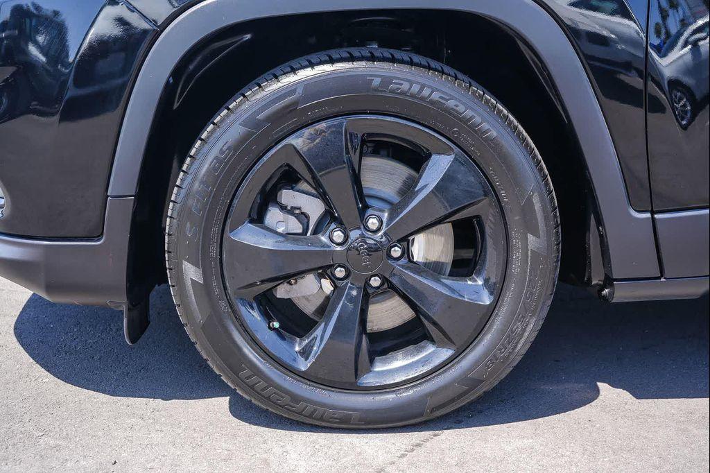 used 2021 Jeep Cherokee car, priced at $18,990