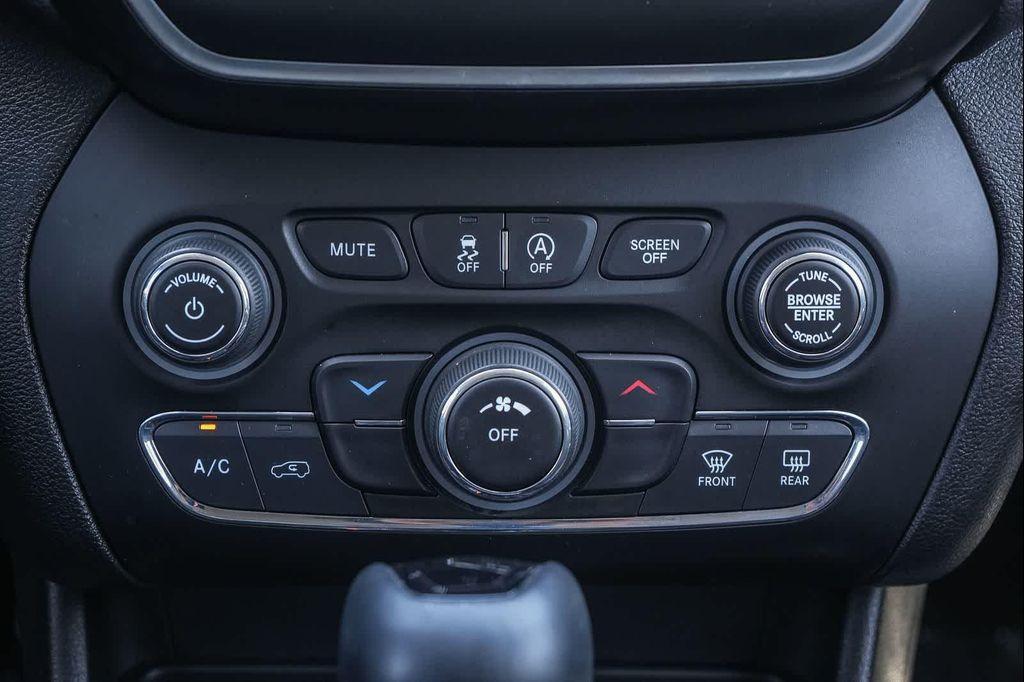 used 2021 Jeep Cherokee car, priced at $18,990