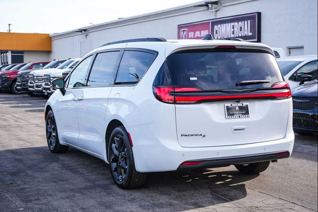 new 2026 Chrysler Pacifica car, priced at $39,969