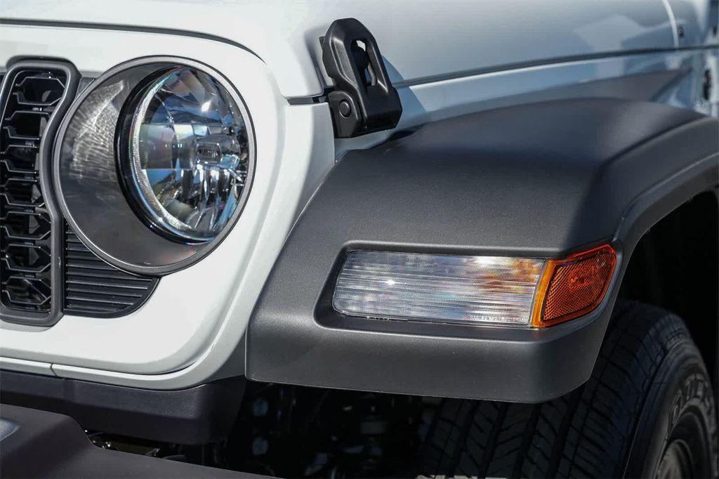 new 2026 Jeep Gladiator car, priced at $37,774