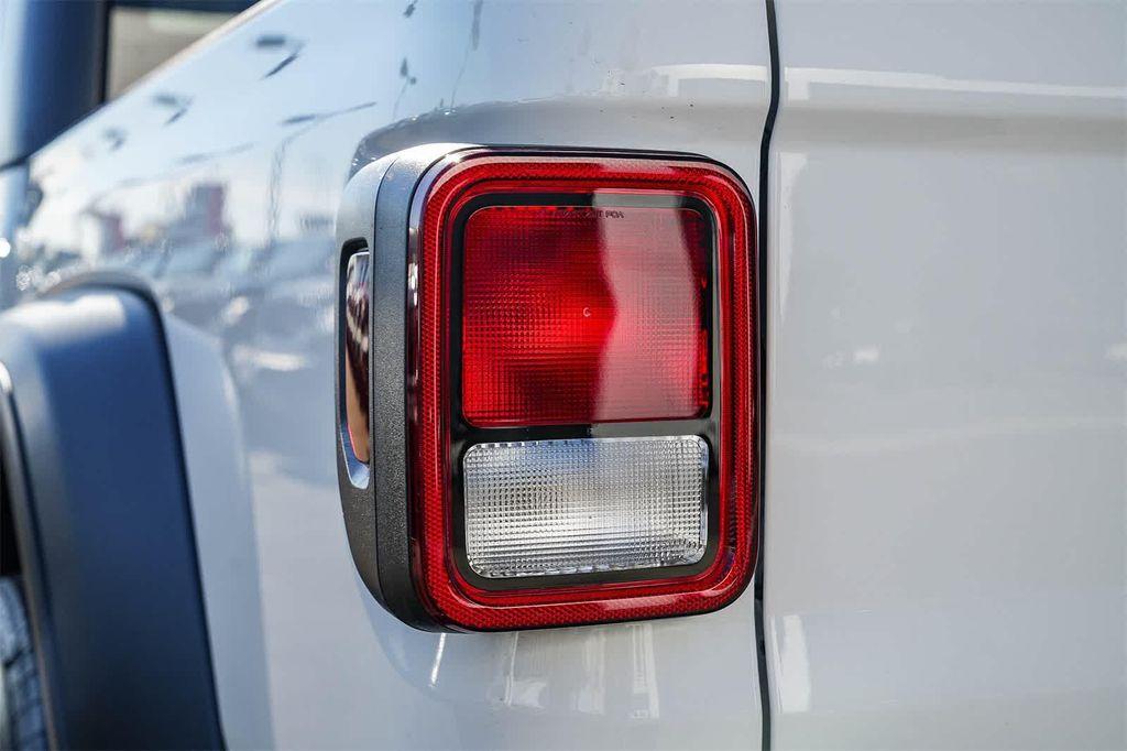 new 2026 Jeep Gladiator car, priced at $37,774