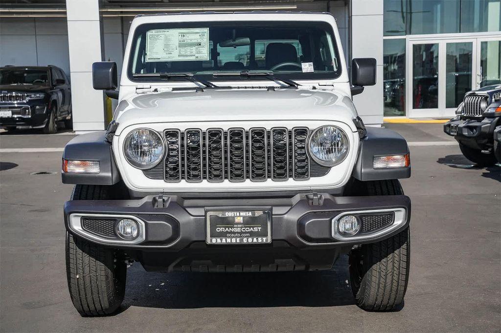 new 2026 Jeep Gladiator car, priced at $37,774