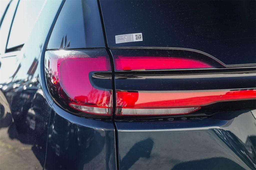 used 2022 Chrysler Pacifica Hybrid car, priced at $24,991