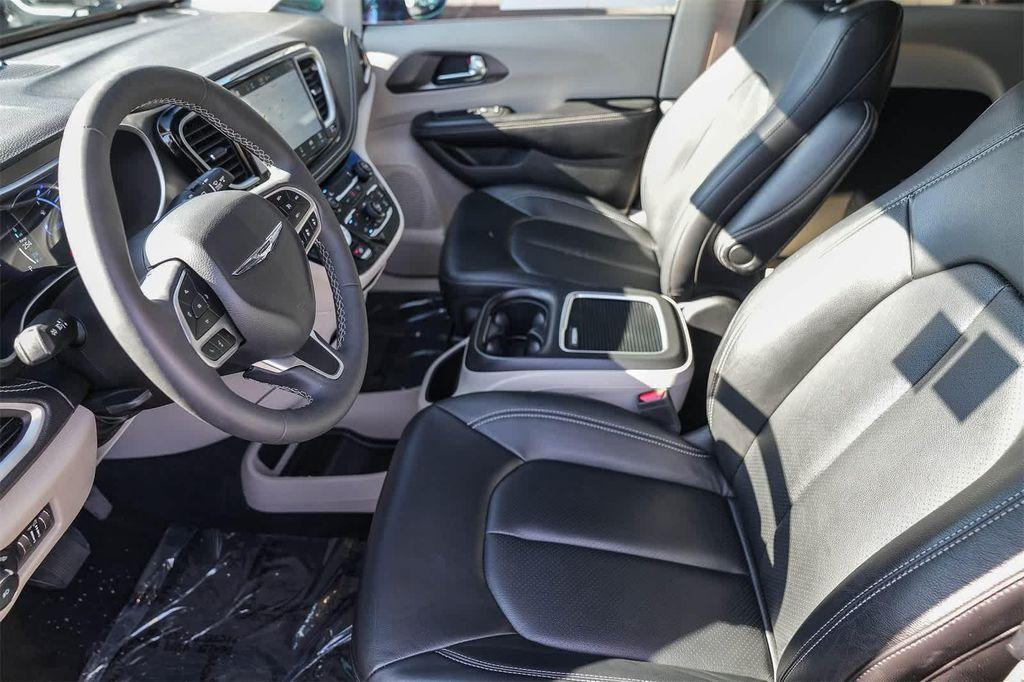 used 2022 Chrysler Pacifica Hybrid car, priced at $24,991