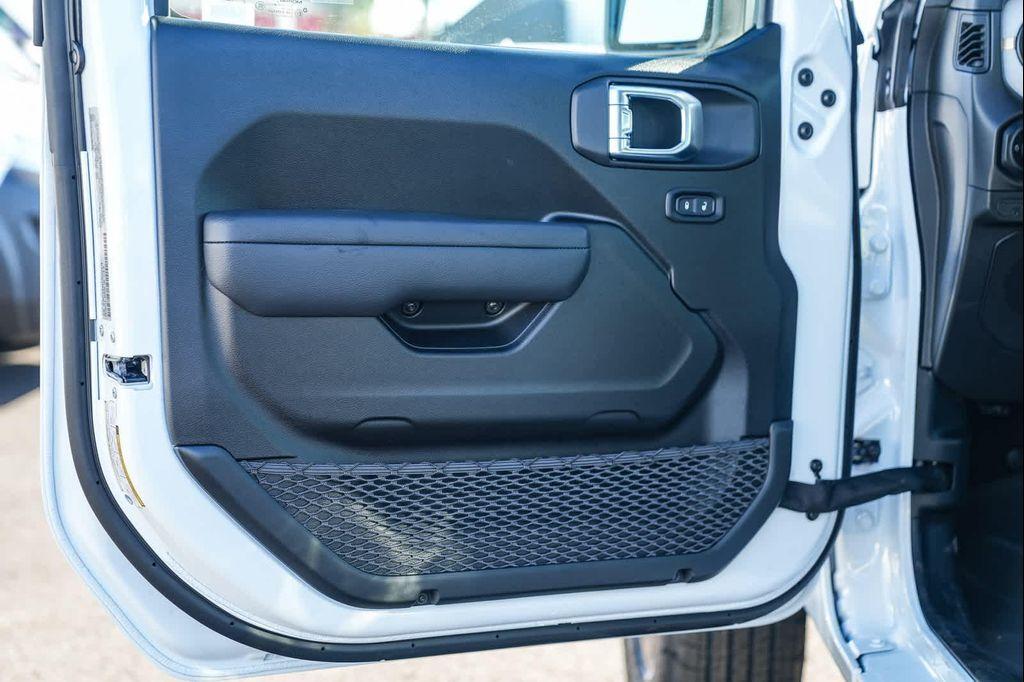 new 2026 Jeep Wrangler car, priced at $36,584